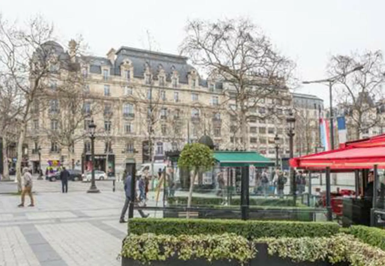 *** Champs Elysees Studio