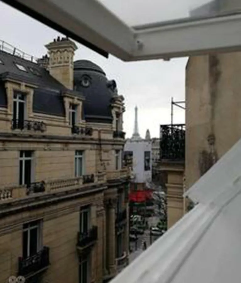 *** Champs Elysees Studio * Paris